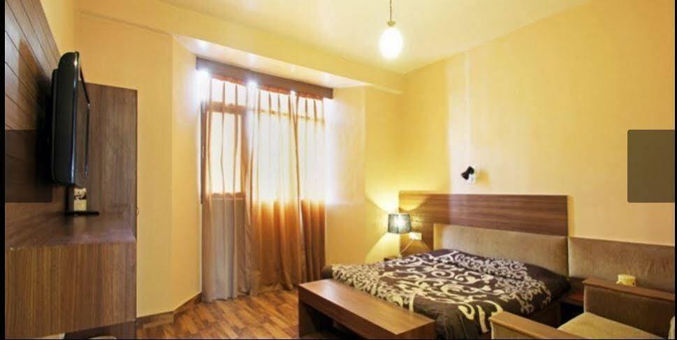 Itsy Hotels Crystal Palace With Valley View Shimla Exterior foto